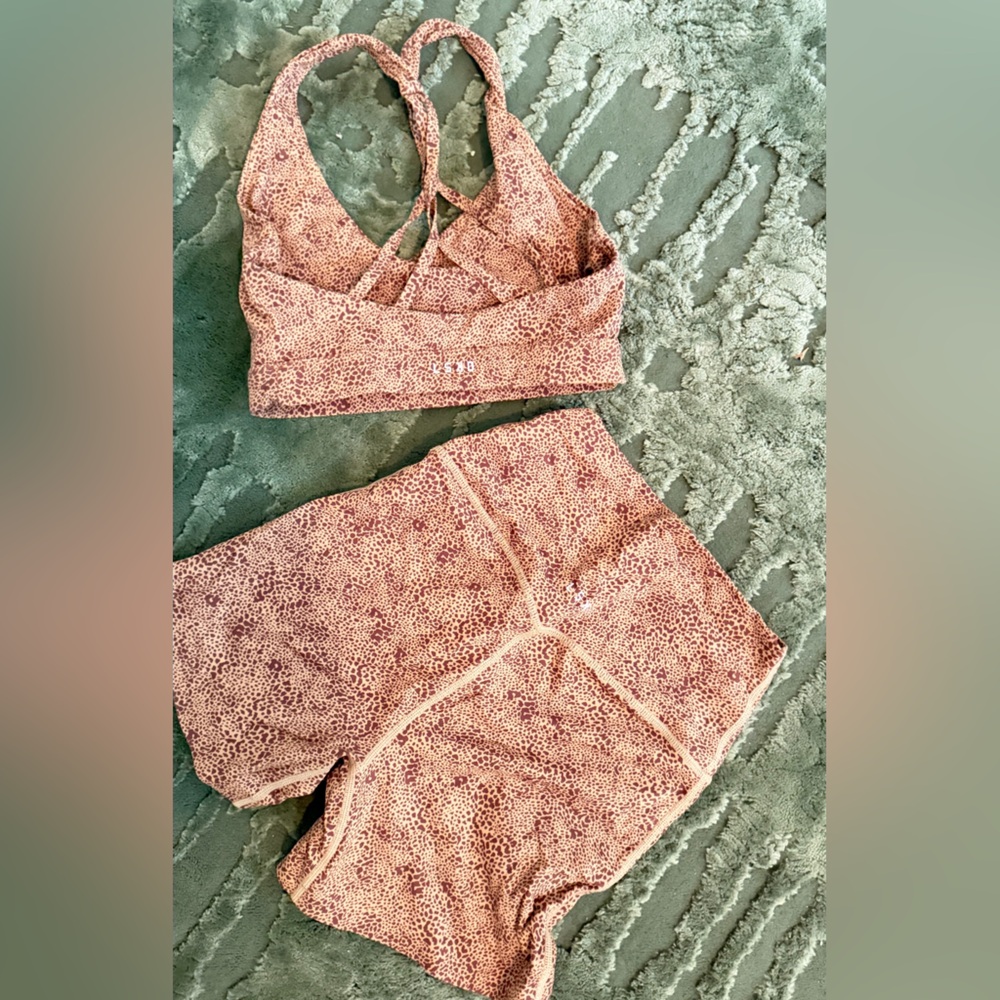 LSKD SET. Elixir ultra high shorts 4” S 

AND NIRVANA SPORT BRA XS